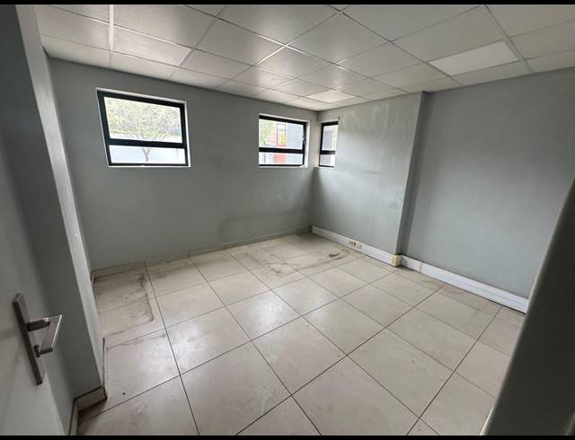 2,145M² WAREHOUSE TO LET IN COSMO BUSINESS PARK